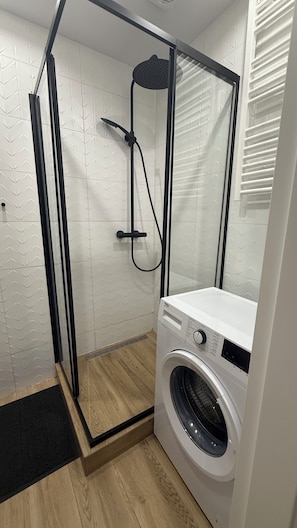 Shower, hair dryer, towels, toilet paper