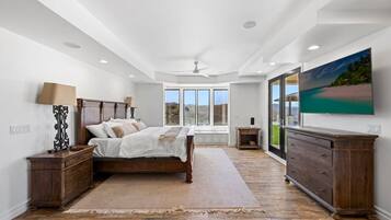 6 quartos, escrivaninha, ferros/tábuas de passar roupa, berço de viagem