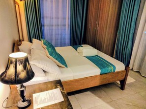 2 bedrooms, iron/ironing board, WiFi, bed sheets