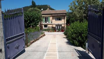 Enceinte de lâhĂ©bergement