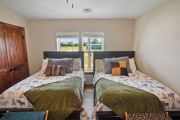 4 bedrooms, WiFi, bed sheets