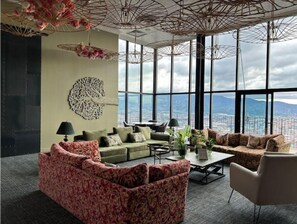 Living area - URBN Getaway (San Jose)