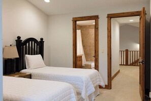 4 Schlafzimmer, Schreibtisch, Bügeleisen/Bügelbrett, kostenloses WLAN