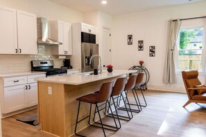 Mikrowelle, Ofen, Herdplatte, Geschirrspüler