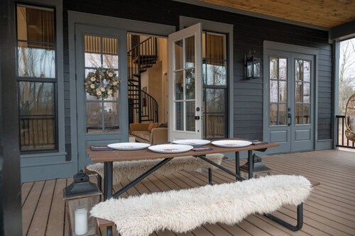 The Rip at Selah- Unique Bunkhouse Style Retreat - Close to OU Campus