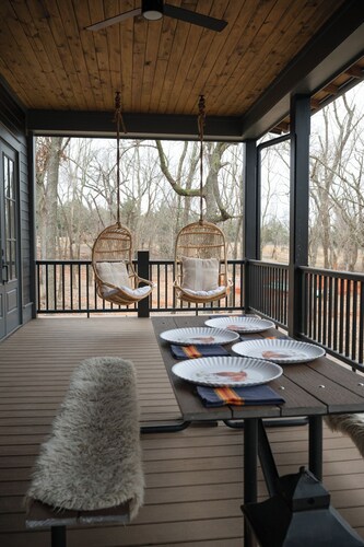 The Rip at Selah- Unique Bunkhouse Style Retreat - Close to OU Campus