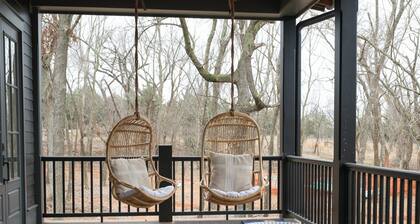 The Rip at Selah- Unique Bunkhouse Style Retreat - Close to OU Campus