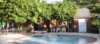 “Luxury Williamsburg Resort Retreat Minutes from Historic Sights & Parks”