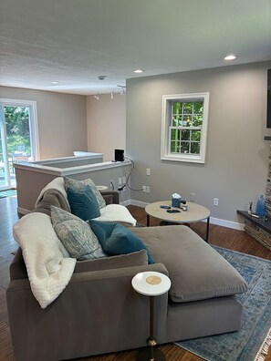 TV, fireplace
