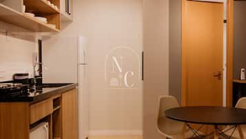 Family Apartment | Private kitchen | Full-size fridge, microwave, stovetop, cookware/dishes/utensils