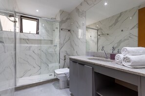 Superior Studio | Bathroom