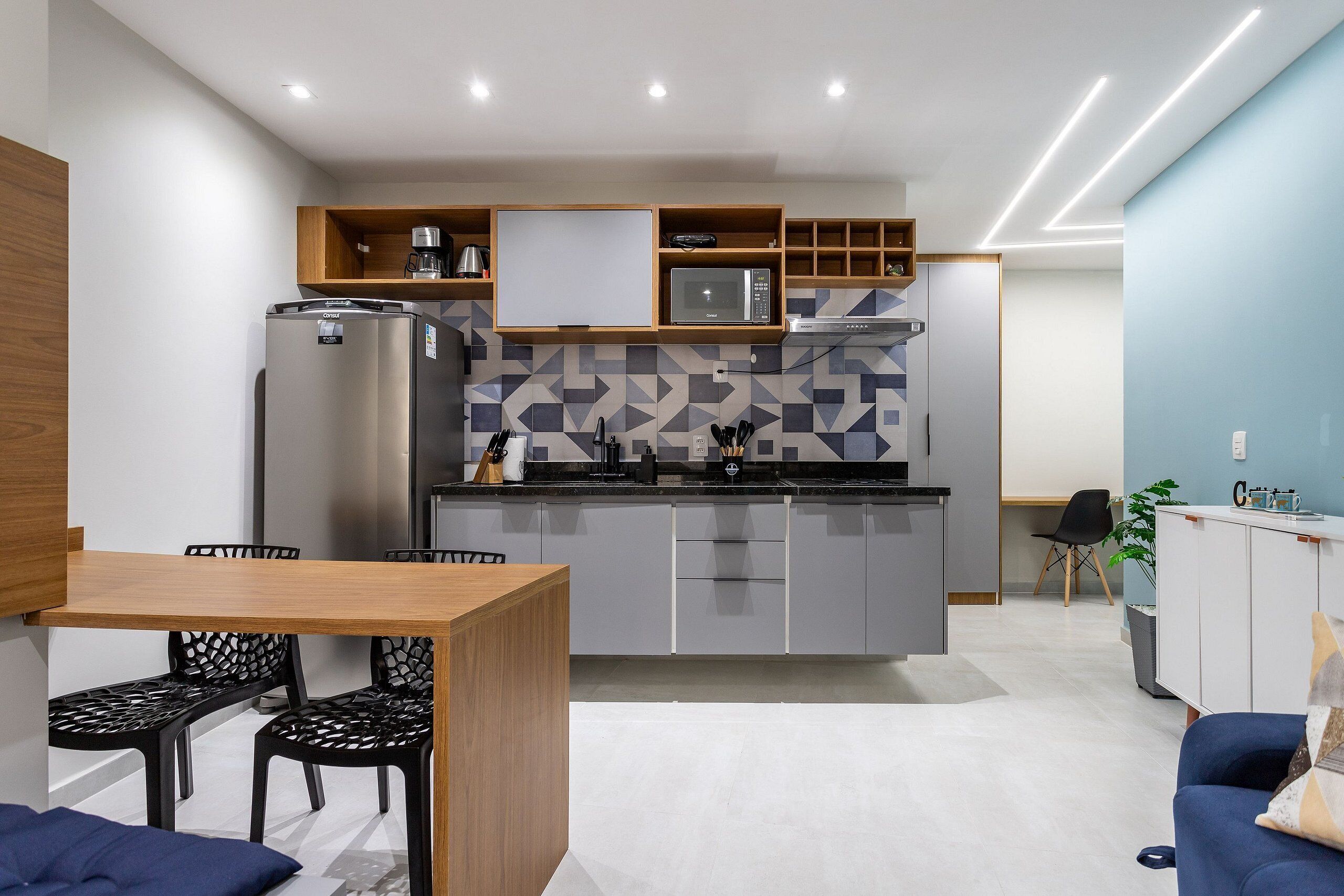 行政开间 | 私人厨房 | 大冰箱、微波炉、炉灶、厨具/餐具