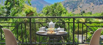 This listing contains one double room for two person.