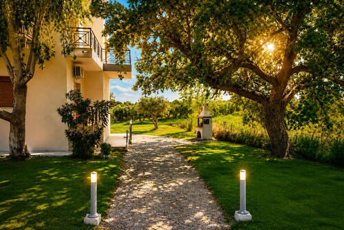 This listing contains one double room for two person.