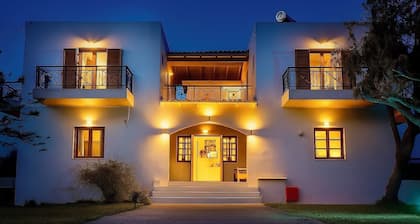 Charming 4-bedroom bed & breakfast in delightful Georgioupoli with AC