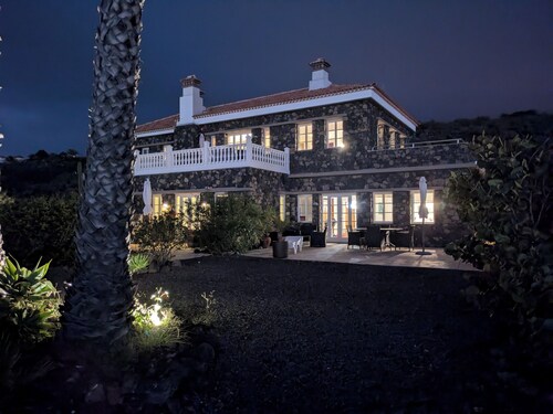 Spacious apartment in a quiet location with fantastic sunsets