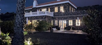 Spacious apartment in a quiet location with fantastic sunsets