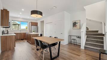 Mikrowelle, Ofen, Herdplatte, Geschirrspüler