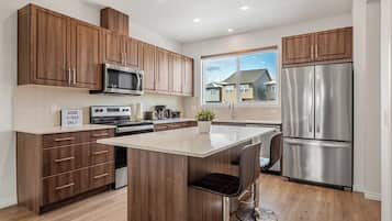 Mikrowelle, Ofen, Herdplatte, Geschirrspüler