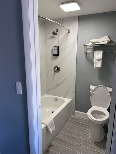 Airport Motor Inn