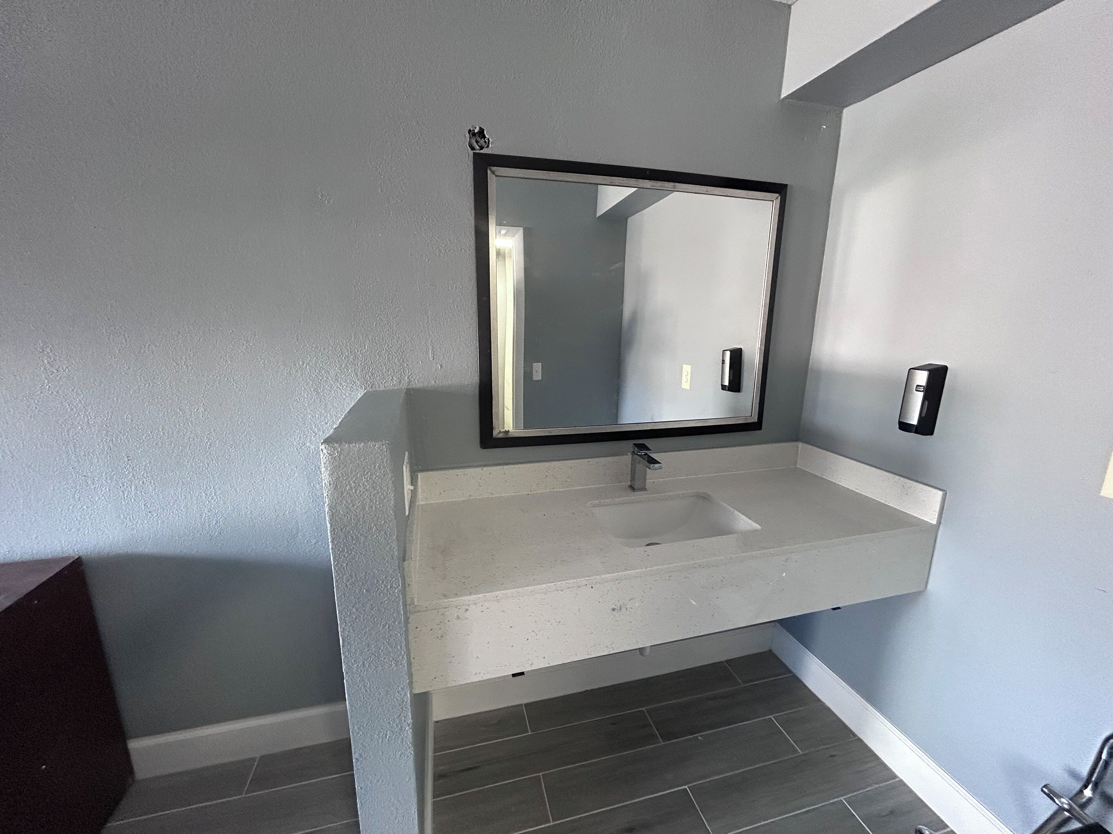 書桌、筆電工作空間、遮光布/窗簾、熨斗/熨衣板