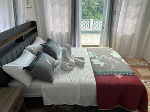 1 bedroom, iron/ironing board, bed sheets - H'Eden Treasures Studio 2 (Belle Plaine)