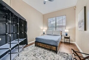 5 chambres, fer et planche à repasser, Wi-Fi, draps fournis