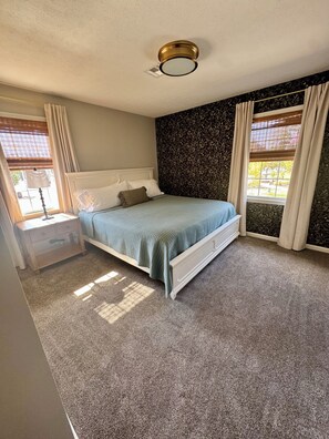 2 bedrooms, iron/ironing board, internet, bed sheets