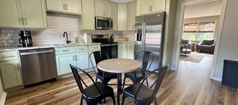 Parkside On Main. 
Downtown Bardstown.
2 KING BEDS. 
WALK TO EVERYTHING!!!