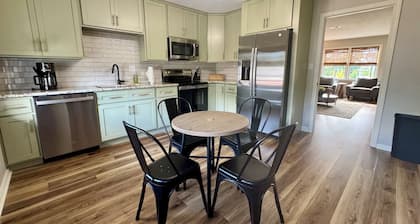 Parkside On Main.
Downtown Bardstown.
2 KING BEDS.
WALK TO EVERYTHING!!!
