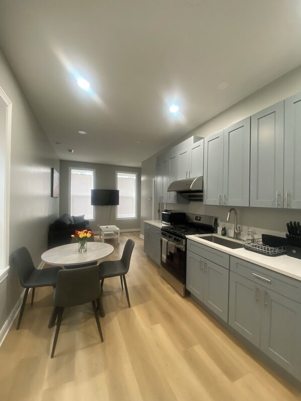 Classic Apartment | Private kitchen - Stylish Apartment near Chicago Downtown (Chicago)