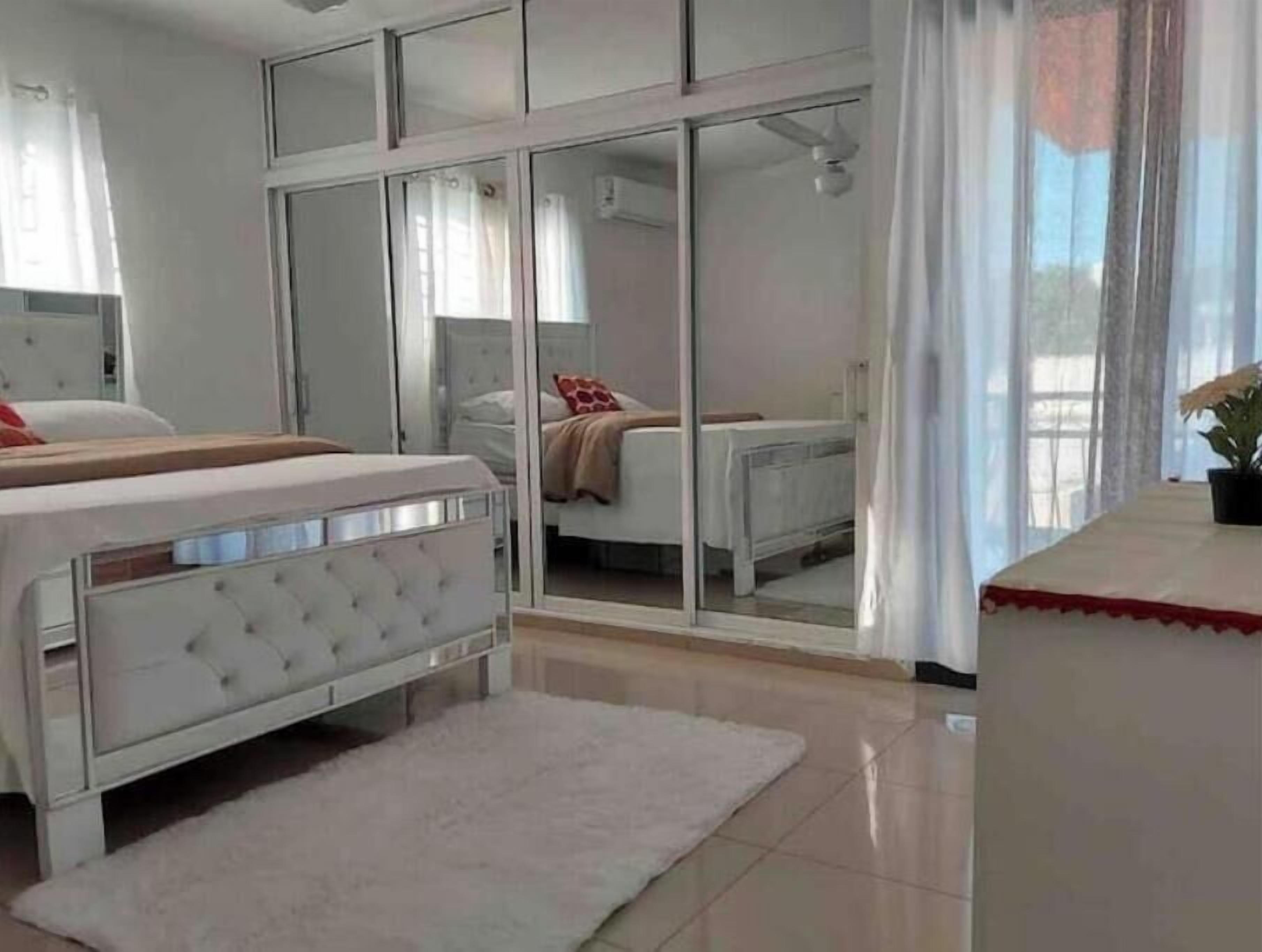 3 bedrooms, iron/ironing board, bed sheets