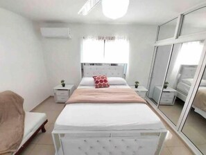 3 bedrooms, iron/ironing board, bed sheets