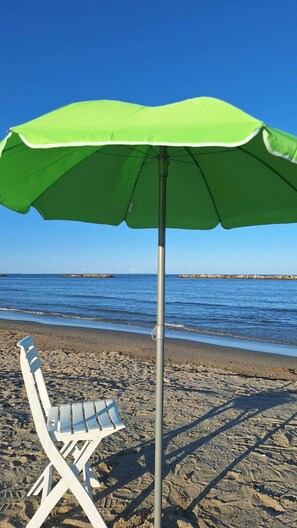 On the beach - Iris apartment with sea view a stone's throw from the beach and downtown (Lido delle Nazioni)