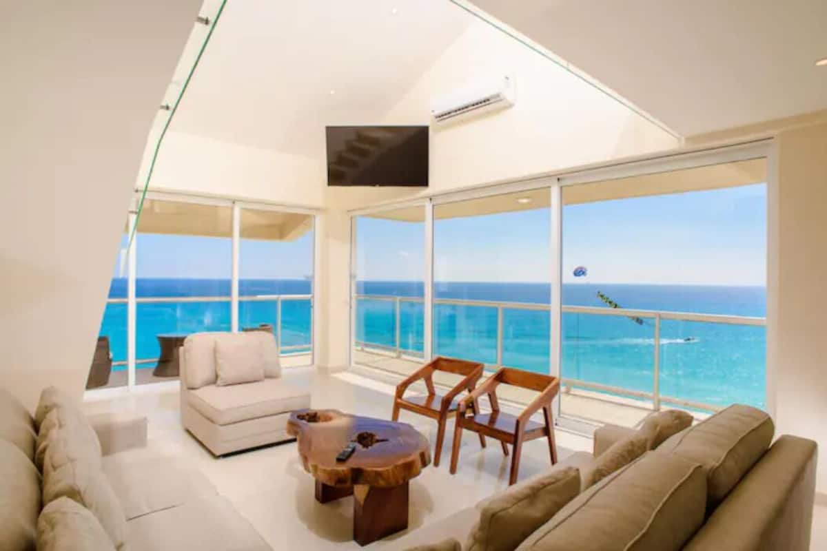 Appartement Penthouse, 2 chambres, vue sur la plage, au bord de l’océan | Coffre-fort, fer et planche à repasser, accès au Wi-Fi (inclus)