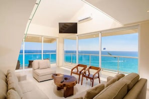 Penthouse, 2 Schlafzimmer, Strandblick, Meerseite | Zimmersafe, Bügeleisen/Bügelbrett, kostenloses WLAN