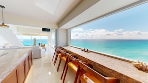 Penthouse, 2 chambres, vue plage, en front de mer | Cuisine privée