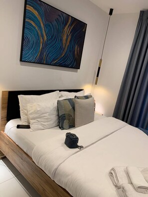 Desk, laptop workspace, iron/ironing board, free WiFi