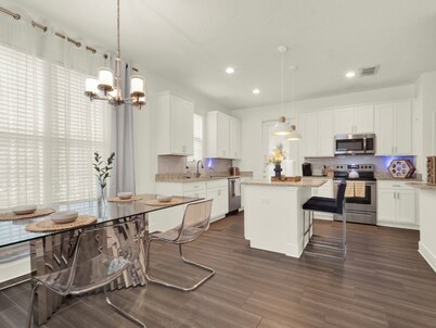 New! Modern Home - 4 Beds 2.5 Baths - 5 minutes from Downtown