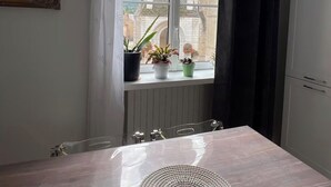 Dining - Cozy Apartment with Air Conditioning in Downtown (Montignac-Lascaux)