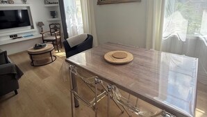 Interior - Cozy Apartment with Air Conditioning in Downtown (Montignac-Lascaux)