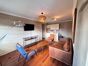 Standard Apartment, 1 Queen Bed, Private Bathroom, City View | Living area