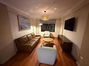 Standard Apartment, Private Bathroom, City View (333) | Living area