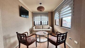 Espacio para trabajar con laptop y wifi gratis