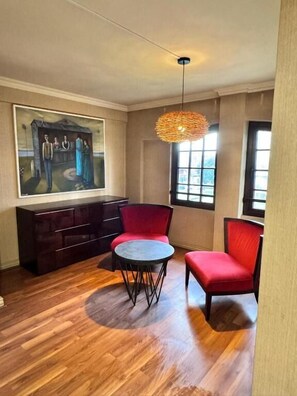 Apartment, 1 Queen Bed, Private Bathroom, City View | Living area