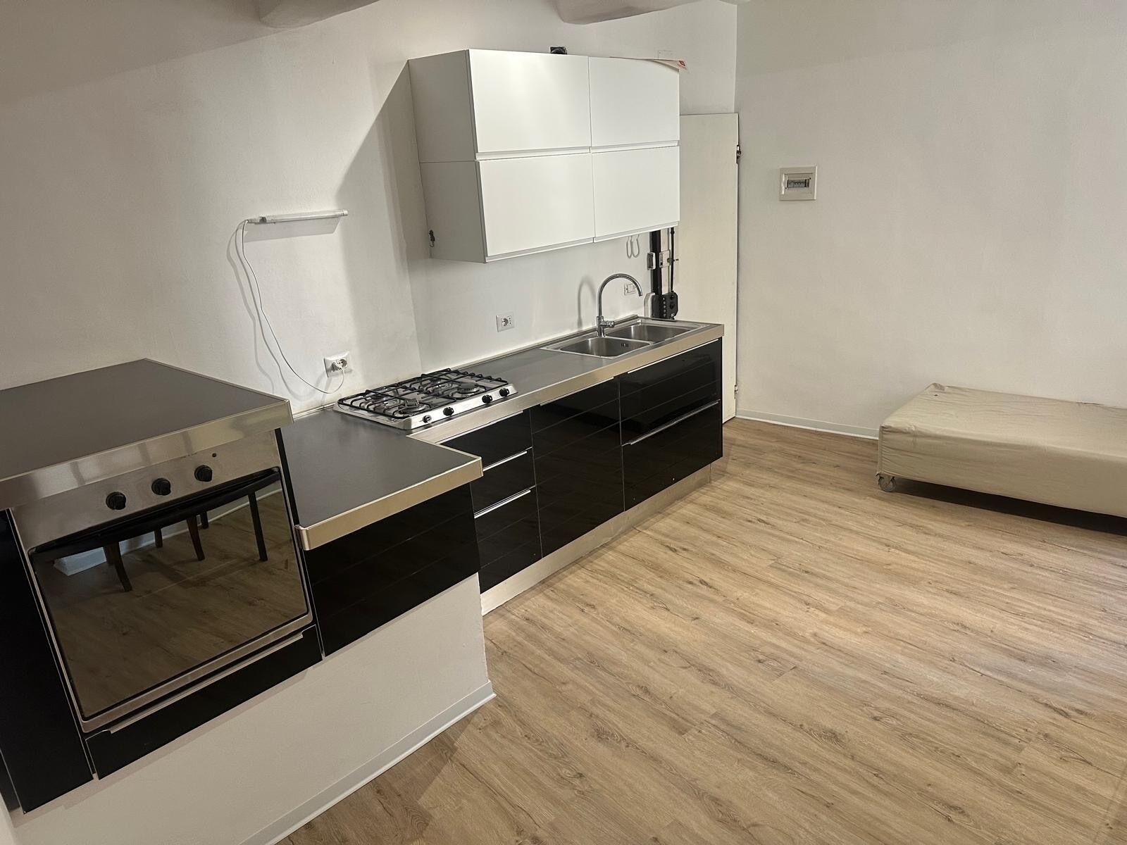 Micro-ondes, four, plaque de cuisson, lave-vaisselle