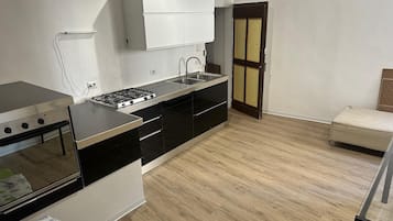 Micro-ondes, four, plaque de cuisson, lave-vaisselle