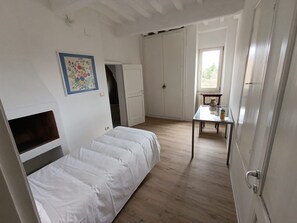 3 Schlafzimmer, BĂŒgeleisen/BĂŒgelbrett, kostenloses WLAN, BettwĂ€sche