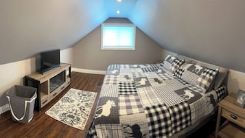 3 bedrooms, desk, iron/ironing board, free WiFi