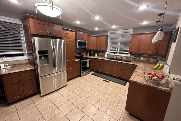 KĂŒhlschrank, Mikrowelle, Ofen, Herdplatte